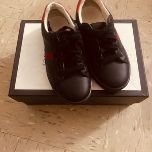 Kids Gucci sneakers size 27 excellent condition